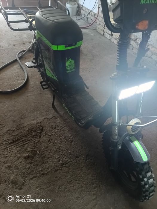 Elekrtroskuter elektrovelik