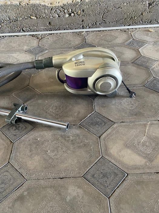 Пылесос BORK 1600W — мощный, рабочий