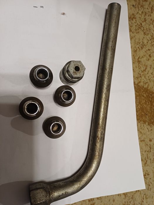 Секретни гайки за алуминиеви джанти и крик от Форд Мондео и оригинални