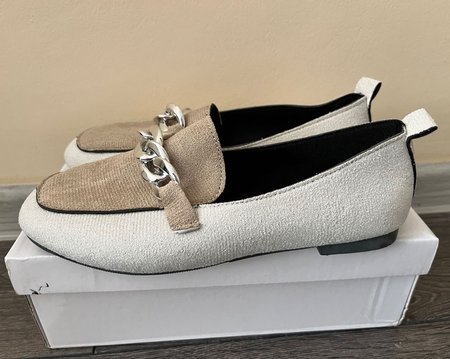 Бежови ниски обувки тип пантофки