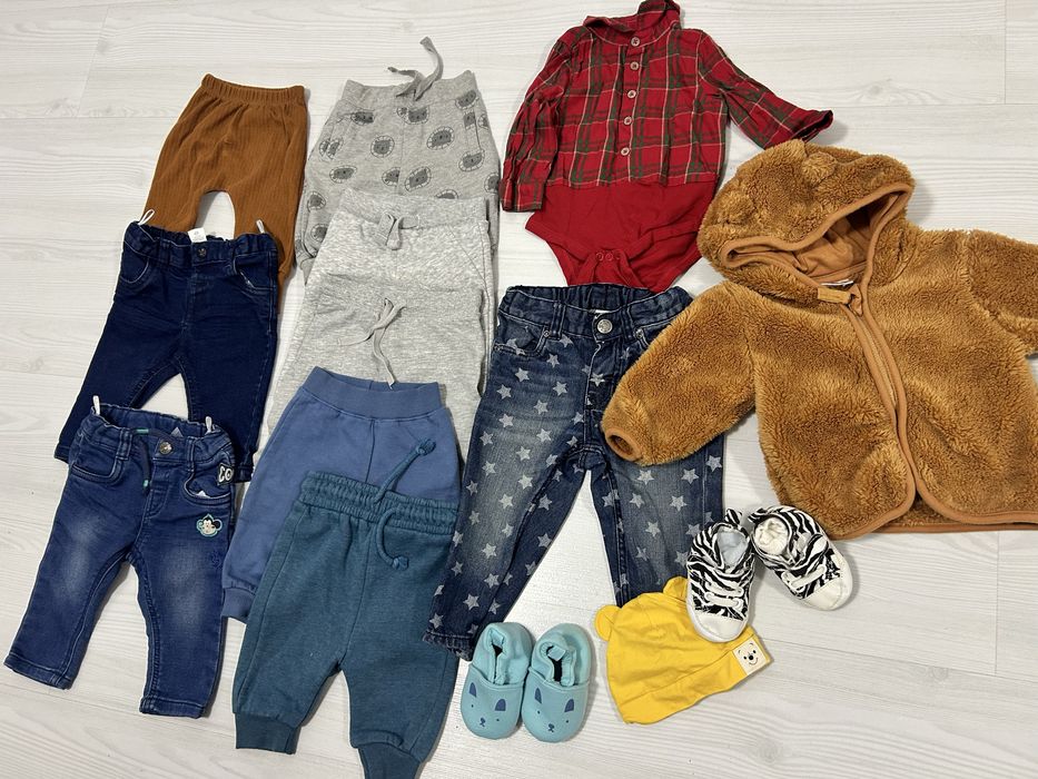 Lot haine bebelusi marimea 0/3 luni , 2/4 luni