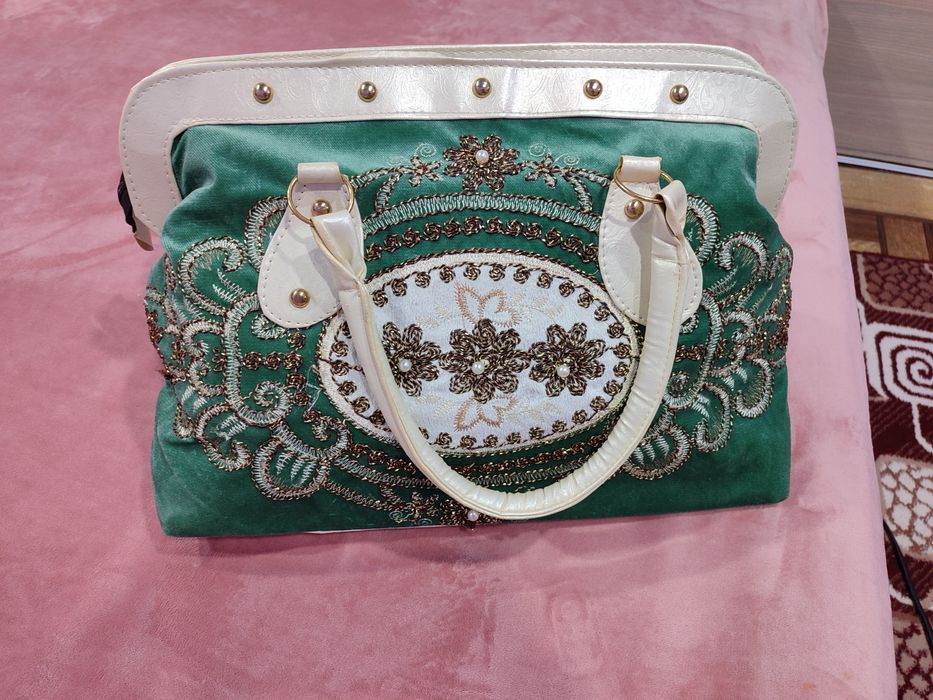 Сумка новая вышетая ручной работы