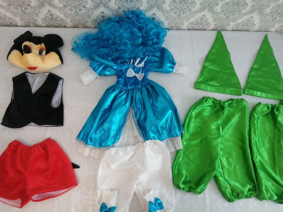 Продам новогодные костюмы.