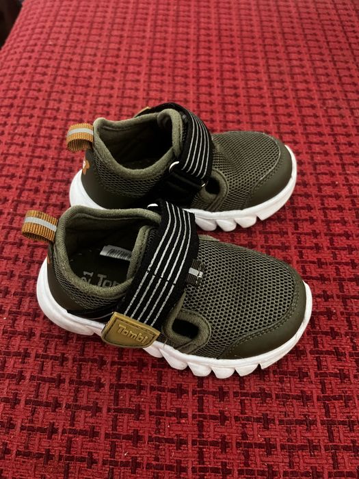 Кроссовки детские