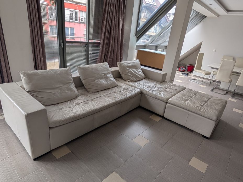 Бял диван с мека естествена кожа