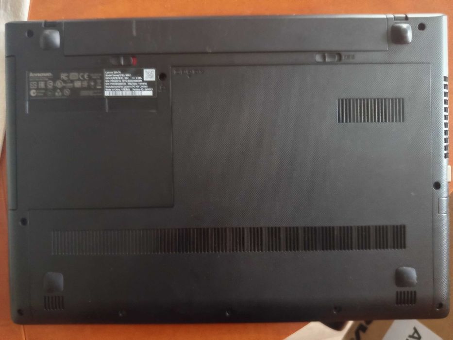 Продавам неработещ лаптоп