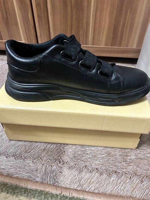 Кроссовки подросковые