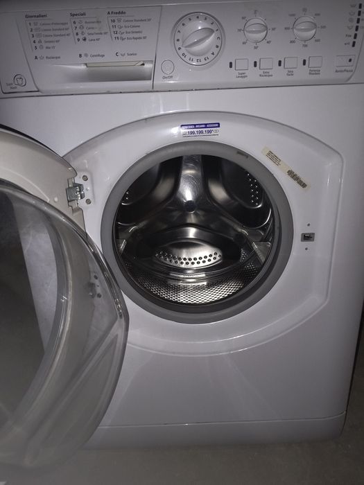 Пералня Ariston Hotpoint