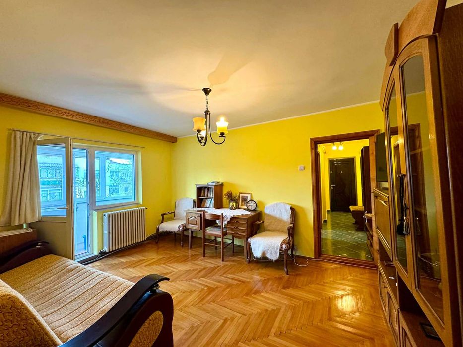 Apartament 2 camere de vânzare / Aleea Revoluției - Roman