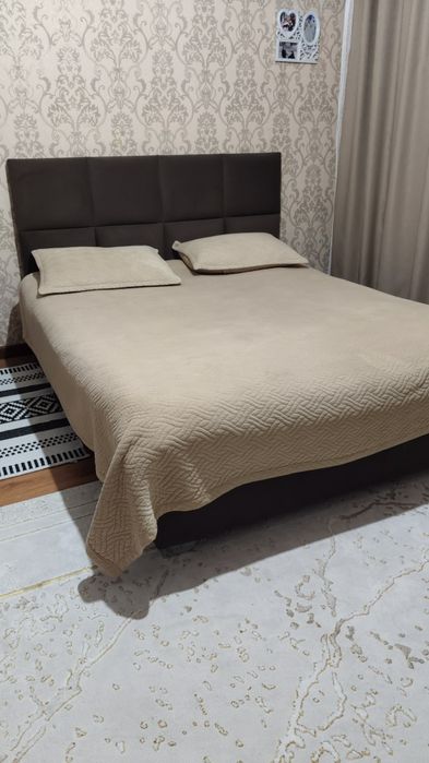 Кровать с матрасом 1,6*2