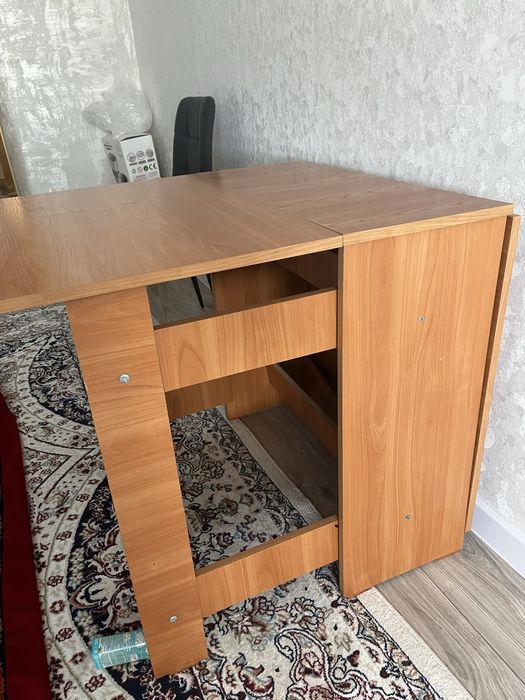 Продается стол книжка