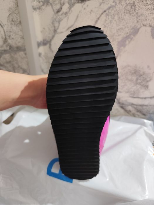 Продам новые сапоги Reebok