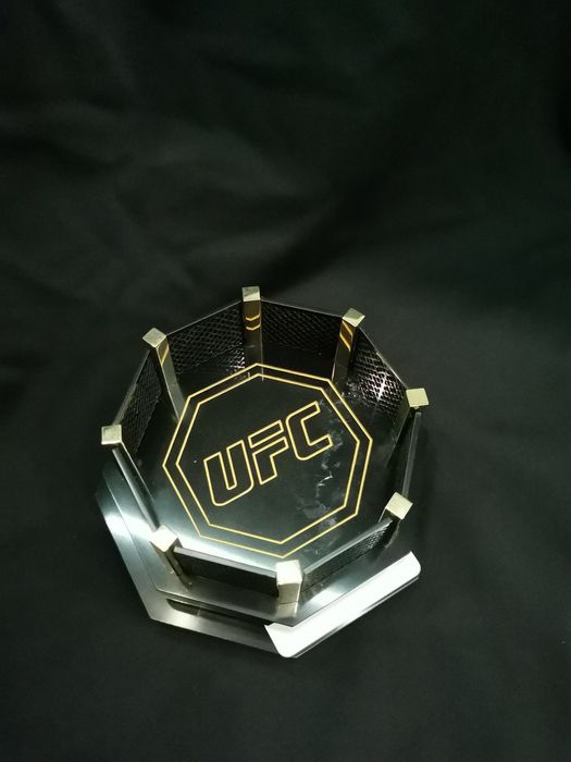 Продам статуэтку "Октагон UFC".