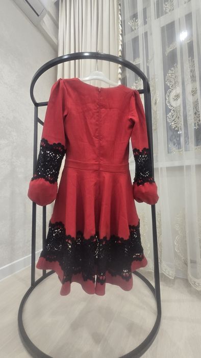 Нарядное женское платье