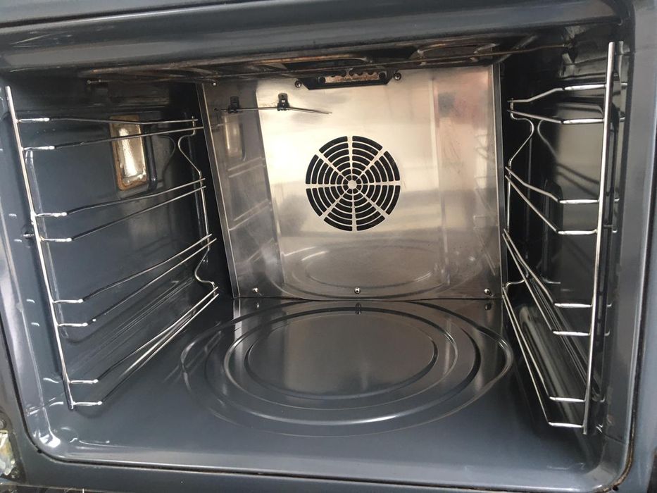 Продаю печь Smeg