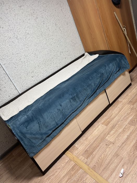 Кровать и диван