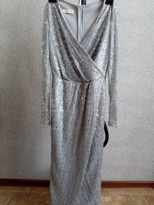 Продам платья каждая по 5000.