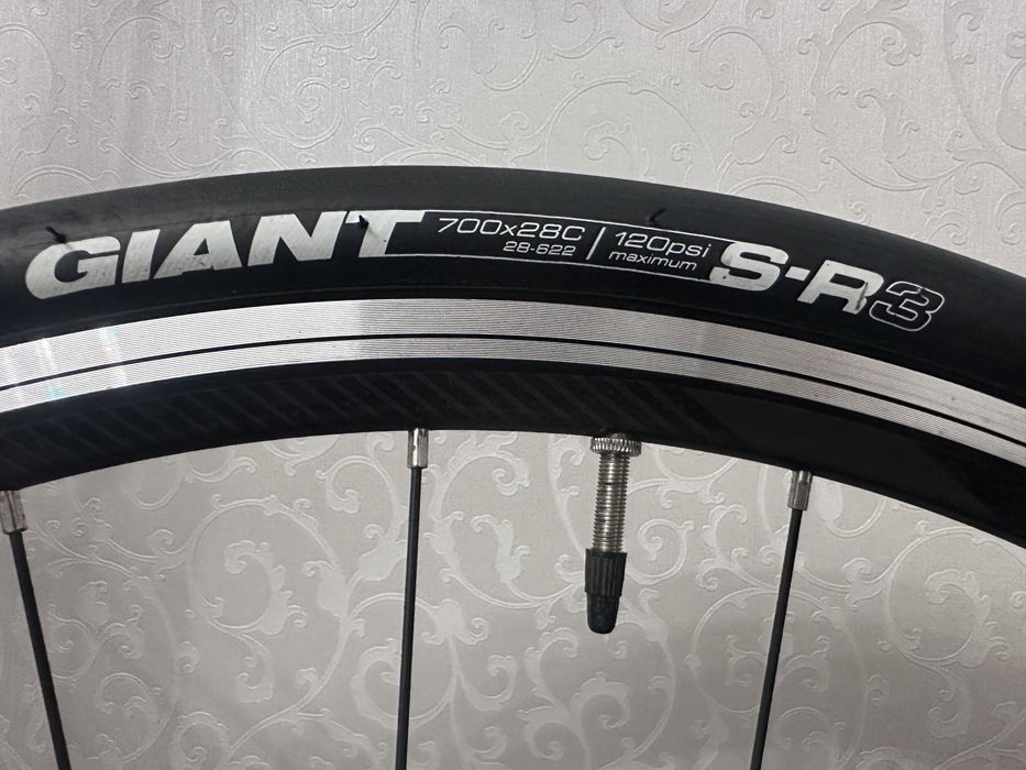 Шоссейный велосипед Giant Contend 1