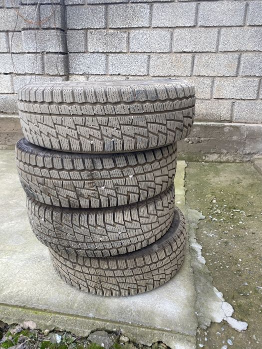 Продается шины 15/60/215 размер