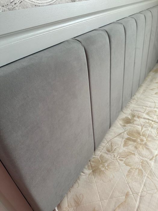 Двуспальная кровать