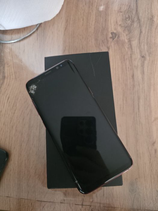 Продам Samsung s8 в хорошем состоянии
