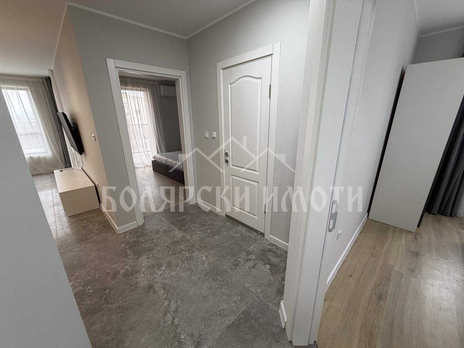 Луксозен тристаен апартамент с паркомясто