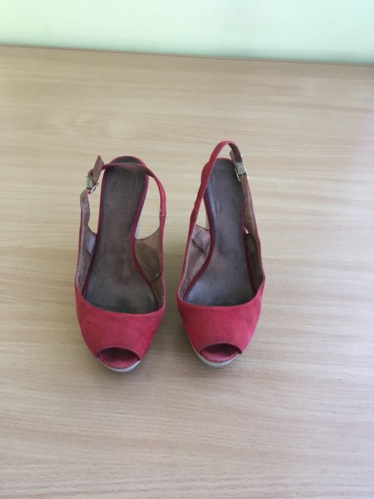 Продам женские босоножки