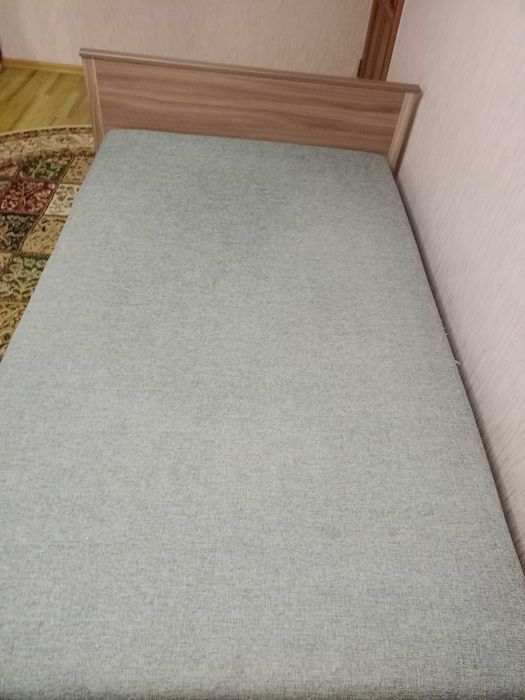Продам полутораспальную кровать размером 120см на 200см