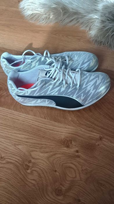 Vând crampoane Puma evoSPEED, ideale pentru fotbal