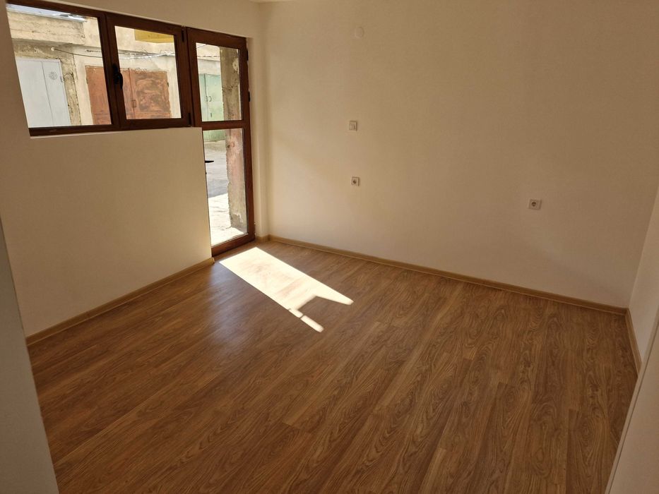 Продавам помещение в идеален център