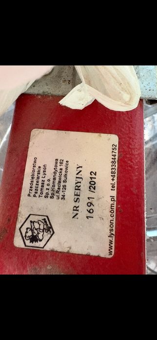 Centrifuga / stupi / cutii de albine / faguri