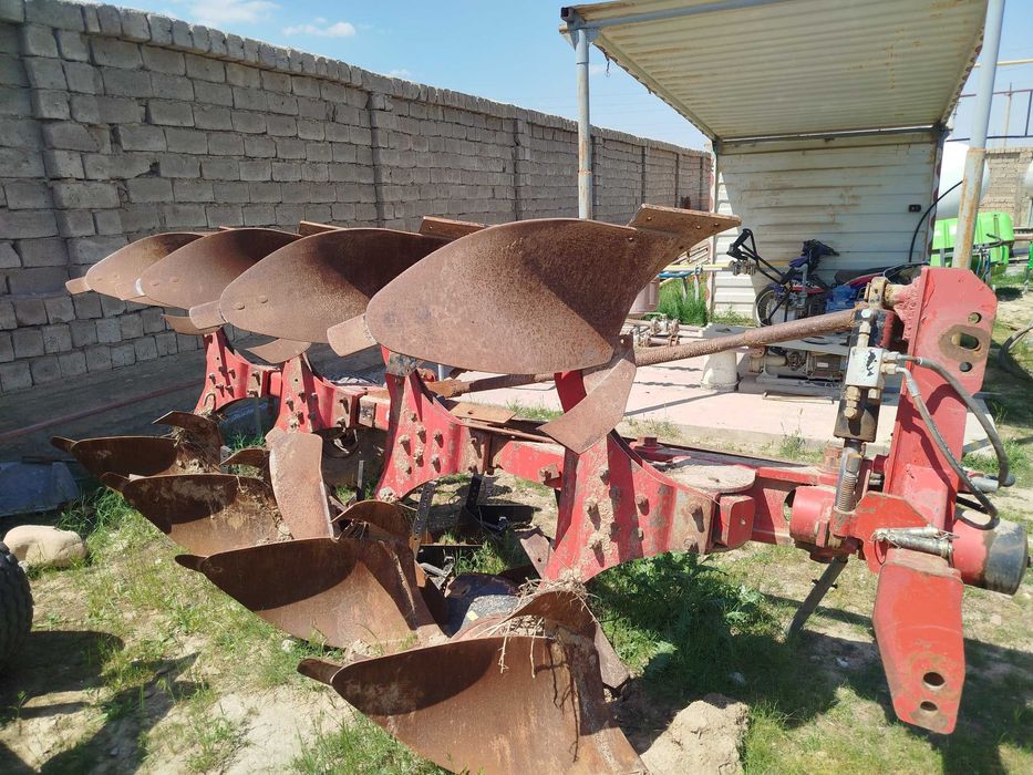 Yaxshi holatda New Holland T7060 traktor sotiladi.
