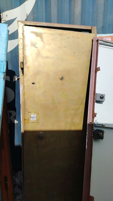 Продам двери б/у