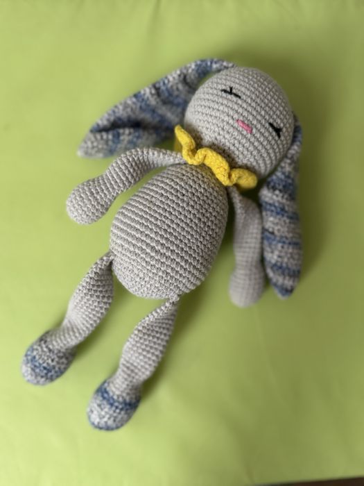 Детски книжки и плетени играчки