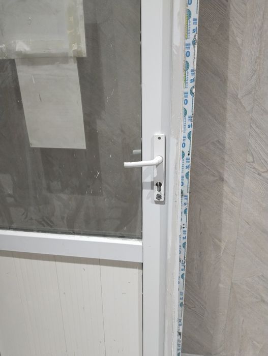 Продается ПВХ двер б/у