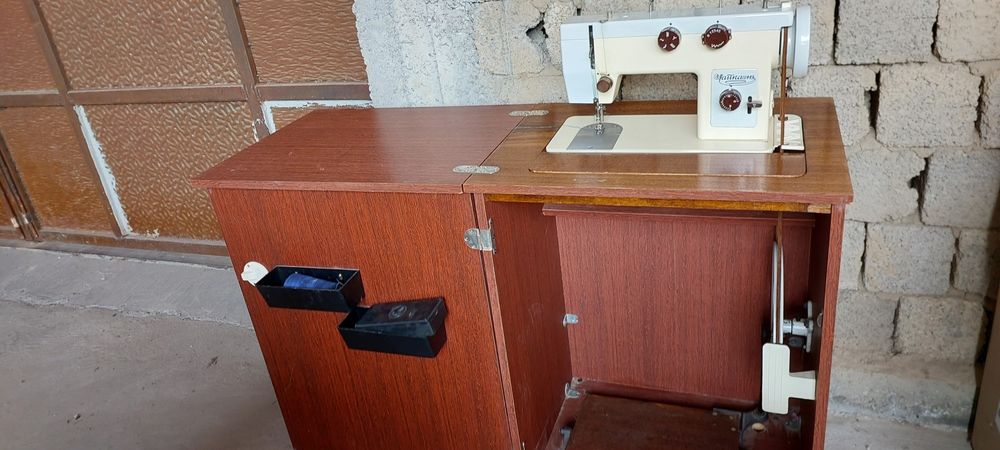 Швейная машина ЧАЙКА-143