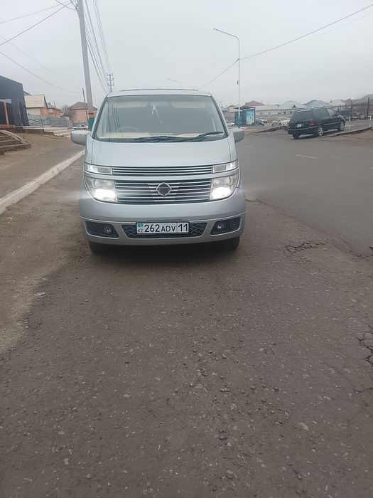Ниссан Элегранд.