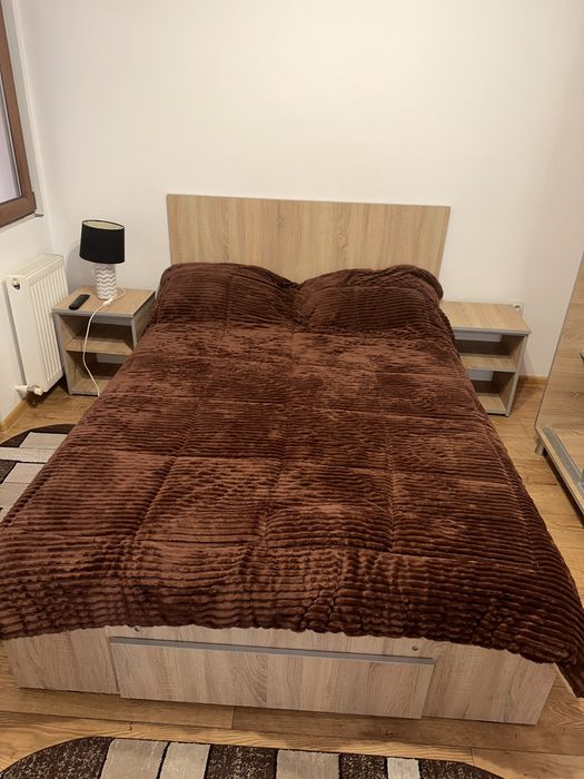Mobilă completă de vânzare, dormitor si living – pat, dulap, canapea, noptiere + altele