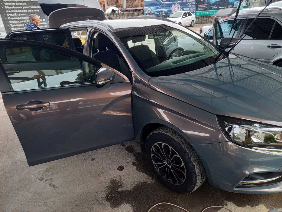Lada Vesta SW 1,8 2019 года.