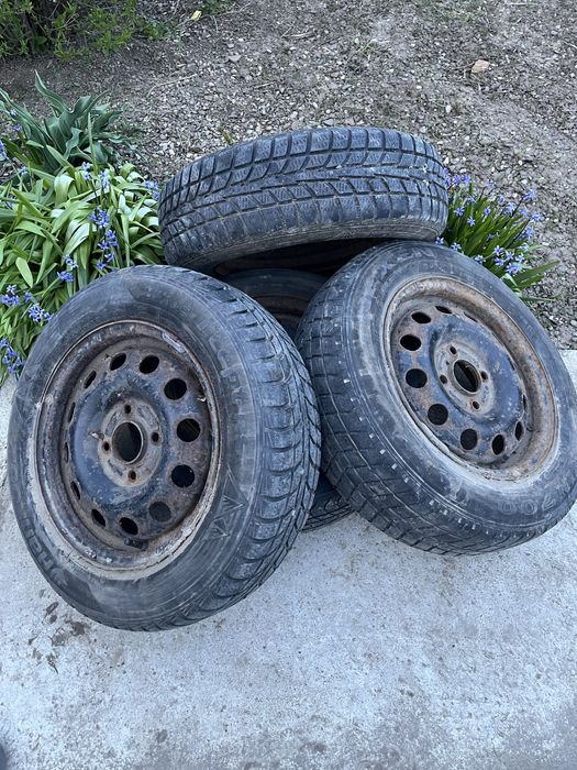 Vand set roti de tabla cu cauciucuri bune !