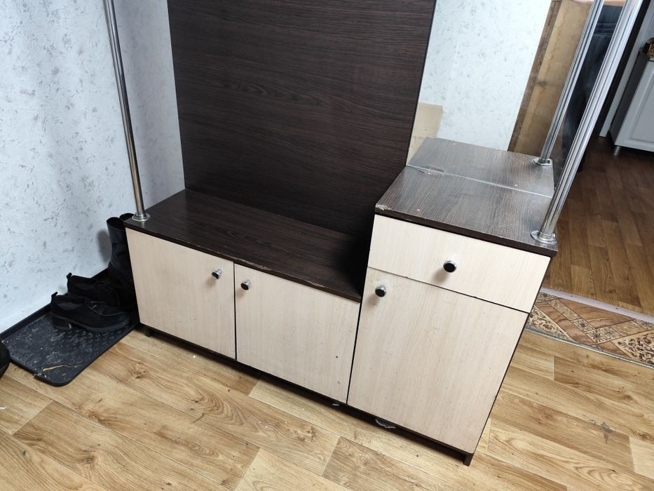 Прихожая б/у. .      .