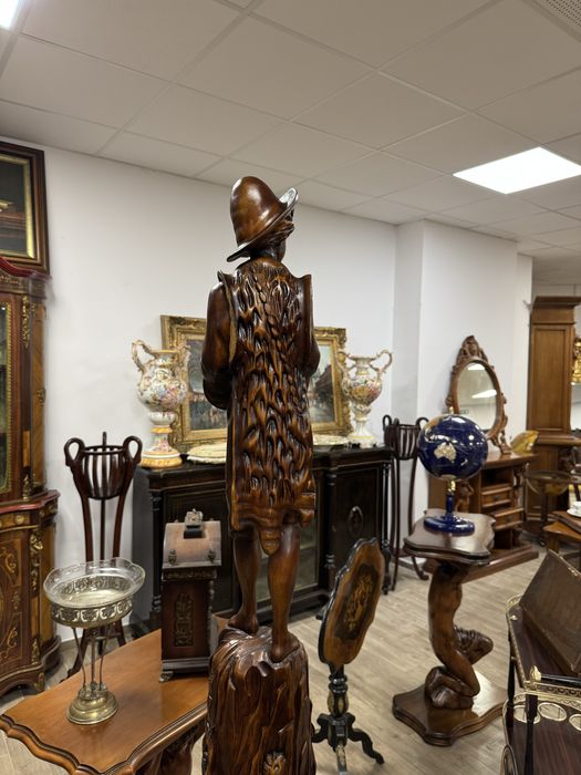 Statueta din lemn masiv sculptata manual