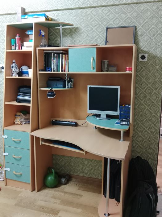 Продам компьютерный стол