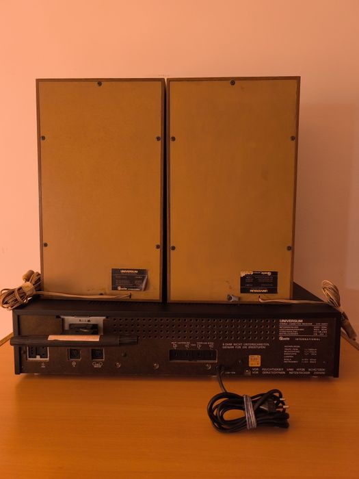 Касетeн стерео ресийвър Universum