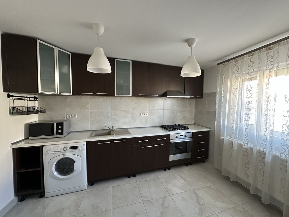 Inchiriez casa apartament cu 3 camere, garaj si curte Cernavoda