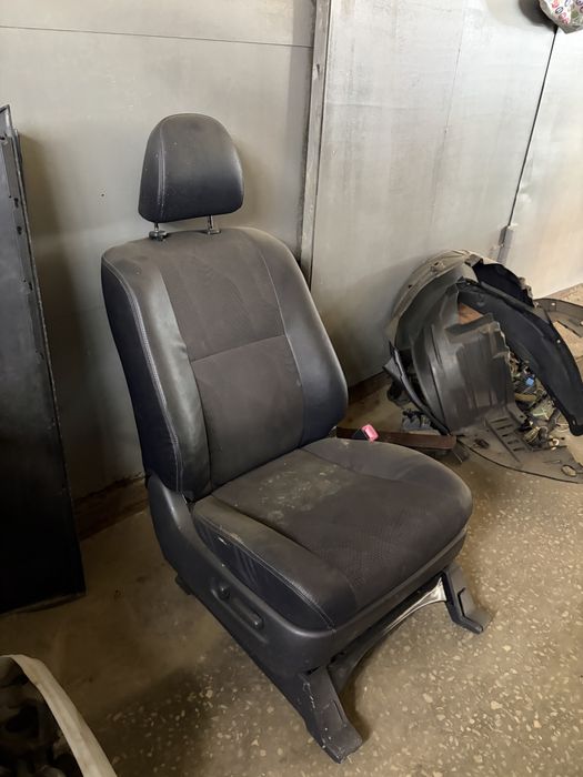 Продам электро сидение Toyota Estima
