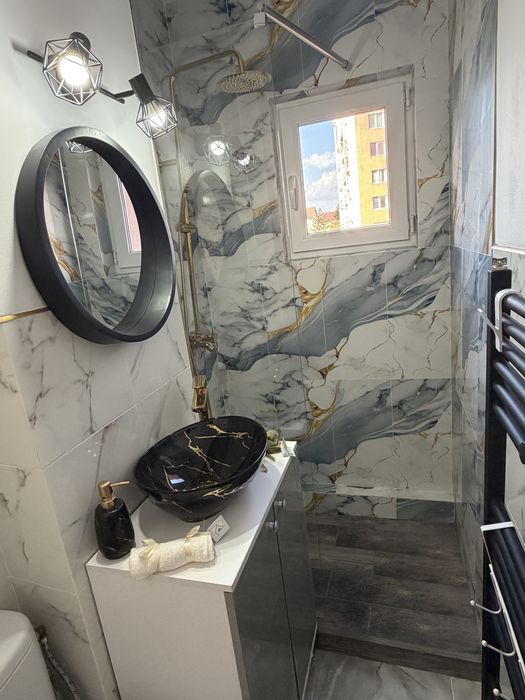 Închiriez apartament