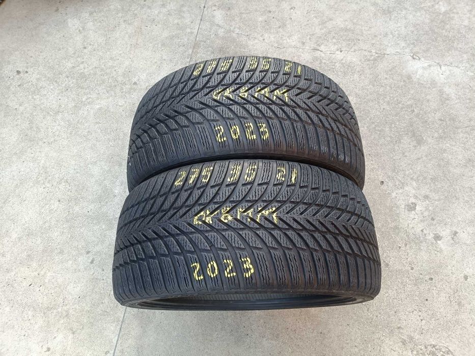 Doua anvelope de iarna 275 35 21 nokian snowproof 2 profil 8 mm