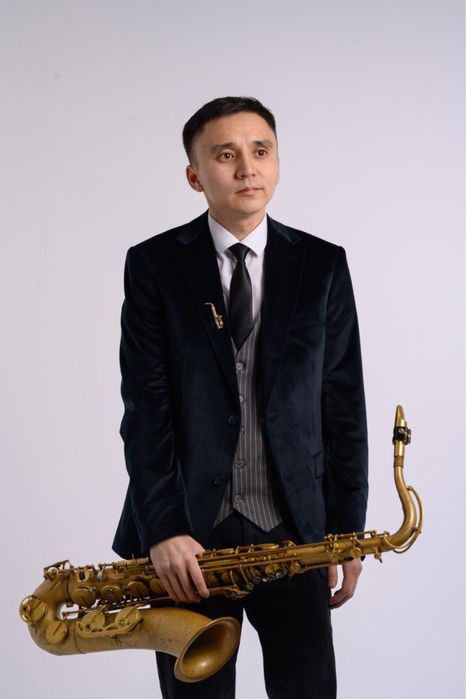 Саксофонист Азат Бек