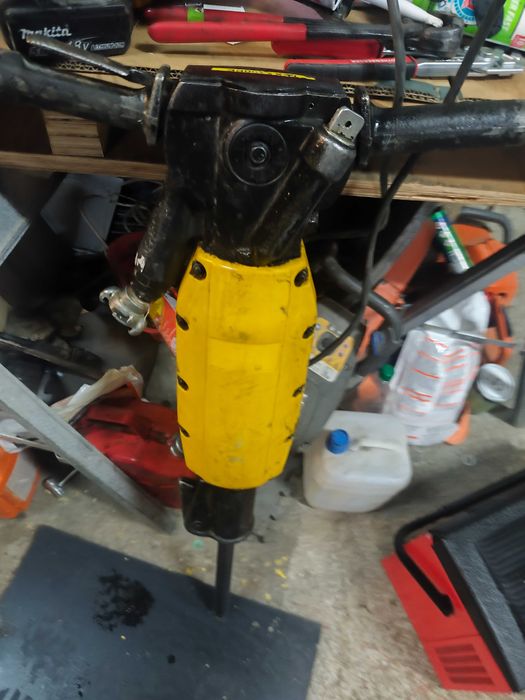 Picamer penumatic pe aer pentru motocompresor